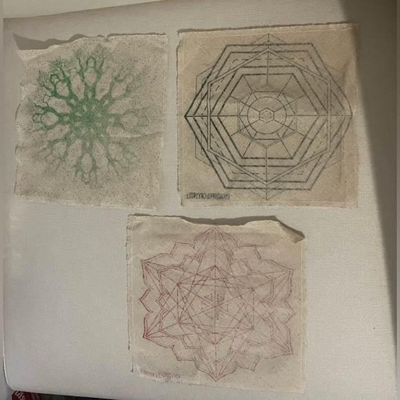 3 Crystal Grid Design Cloths - Picture 5 of 5
